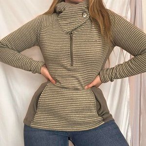 Gorpcore green sweatshirt